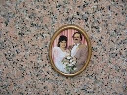 Open picture frame design